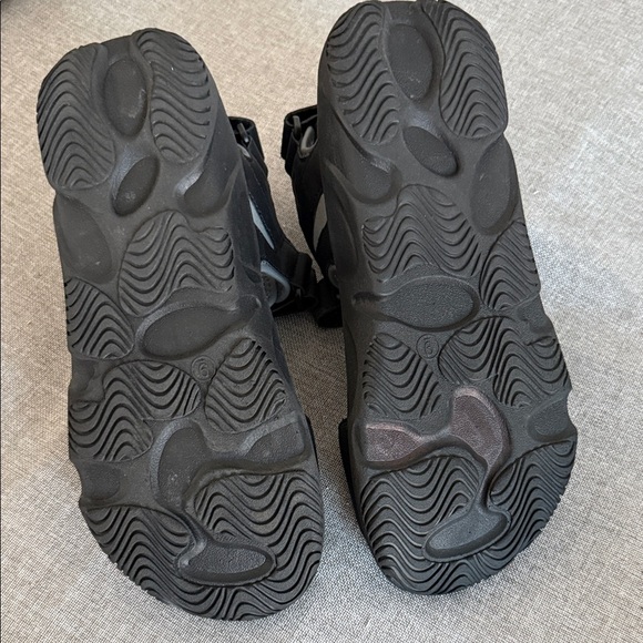 Hurley Men’s Black and Gray Sandals - Picture 6 of 7